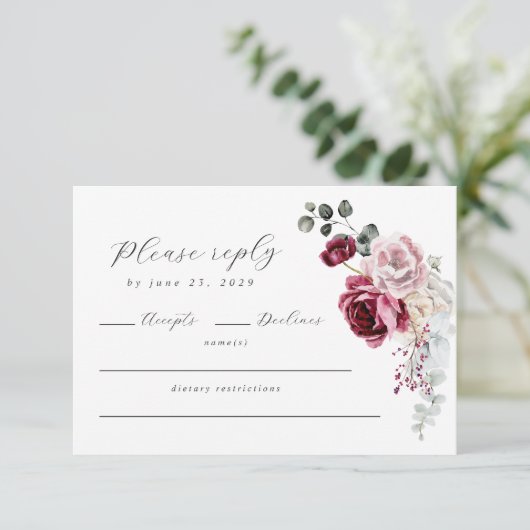 Elegant Script Blush & Bourgondië Floral QR-code RSVP Kaartje (Staand voorkant)