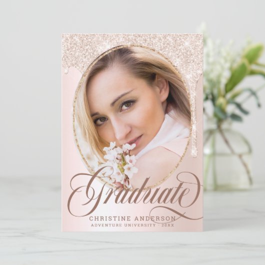 Elegant Script Blush Glitter Foto 2025 Afstuderen Aankondiging (Staand voorkant)