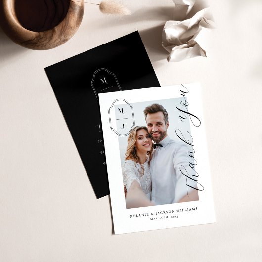 Elegant Script Custom Monogram Weddenschap Foto Bedankkaart