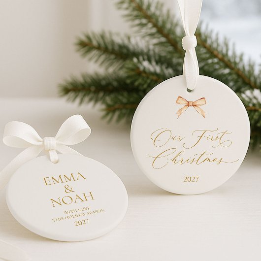 Élégant script doré « Notre premier Noël »