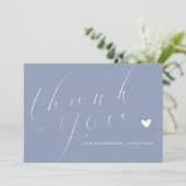 elegant script dusty blue bruiloft bedankt je kaar (Staand voorkant)