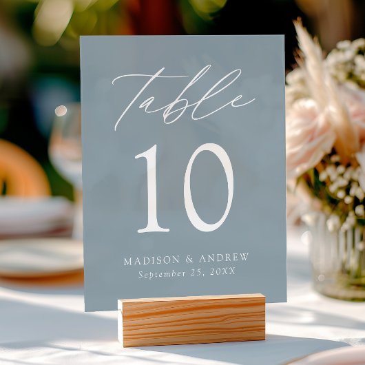 Élégant Script Dusty Blue Mariage Numéro de table