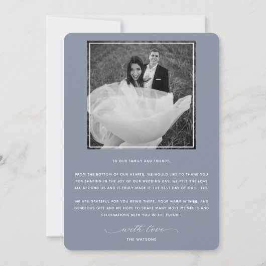 Elegant Script Dusty Blue Modern Weddenfoto Bedankkaart (Achterkant)