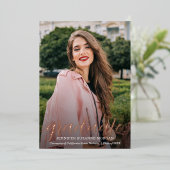 Elegant Script Foto Afstuderen Roos Gold Folie Uitnodiging (Staand Voorkant)