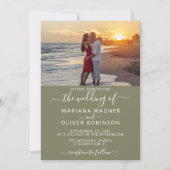 Elegant Script Foto Sage Groene bruiloft uitnodigi Kaart (Voorkant)