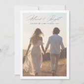 Elegant script Getrouwd en heldere kerstfoto Feestdagenkaart (Voorkant)