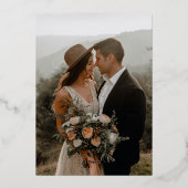 Elegant script gouden folie foto verlovingsfeest folie uitnodiging (Achterkant)