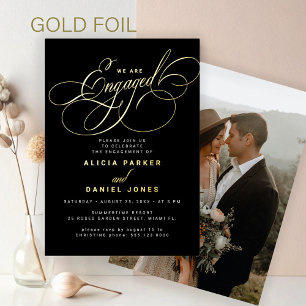Elegant script gouden folie foto verlovingsfeest uitnodiging