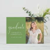 Élégant Script Green Graduation Photo Invitation (Debout devant)