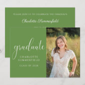 Élégant Script Green Graduation Photo Invitation (Devant / Derrière)