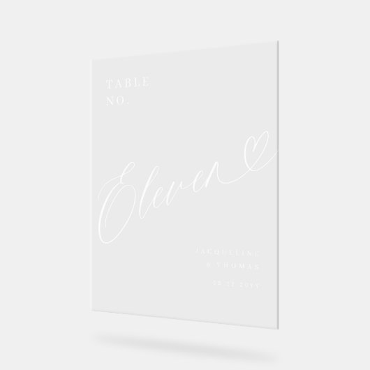 Élégant Script Heart Mariage Numéro de table Onze (Angle)