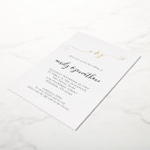 Elegant Script Initiaal QR Code Weddenschap Real Folie Uitnodiging (Gedraaid)