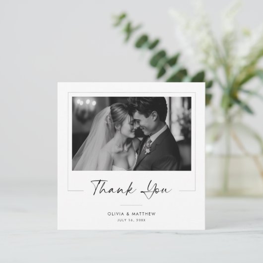 Elegant Script Modern Classic Newlywed Photo Bedankkaart (Staand voorkant)
