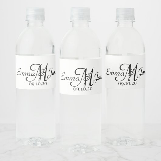 Elegant Script Monogram Bruiloft Water Fles Label Waterfles Etiket (Flessen)