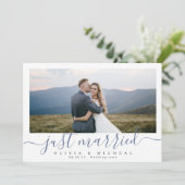 Elegant script "net getrouwd" moderne foto bruilof kaart (Staand voorkant)