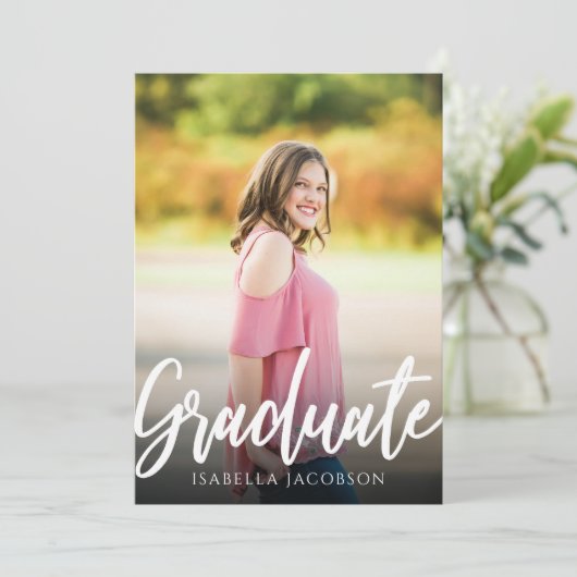 Élégant script photo Faire-part de graduation (Debout devant)