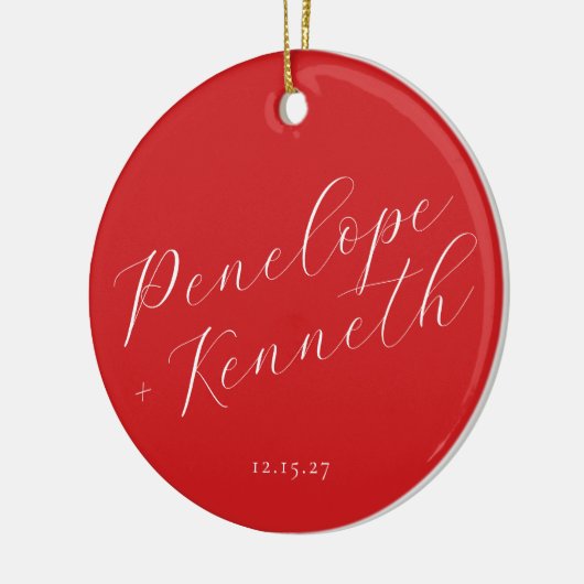 Elegant Script Rode Kerstbruiloft gepersonaliseerd Keramisch Ornament (Links)