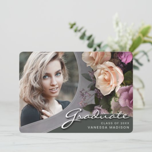 Elegant Script Roos Flowers | Modern Afstudeerder  Aankondiging (Staand voorkant)