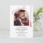 Élégant Script Rouge Photo Graduation Invitation (Debout devant)
