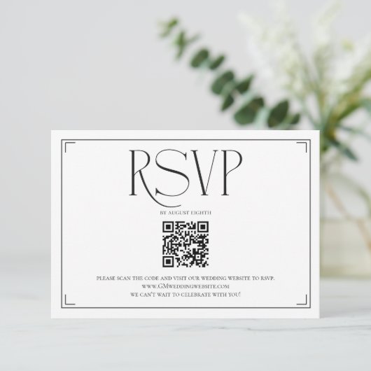 Elegant Script RSVP QR Code Black White Wedding  (Debout devant)