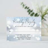 Elegant Script Sneeuwvlokken Winter Bruiloft RSVP Kaartje (Staand voorkant)