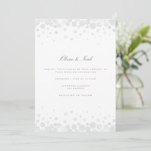Elegant Script Snowflakes Bruiloft Uitnodiging Kaa (Staand voorkant)