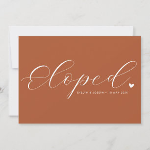 elegant script terracotta bruiloft aankondiging
