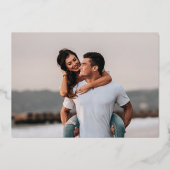 Elegant Script Trouwfoto Save the Date Goud Folie Uitnodiging (Achterkant)