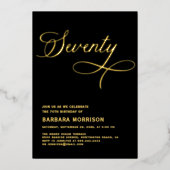 Elegant script Zeventig Zwart Goud 70ste Verjaarda Folie Uitnodiging (Voorkant)