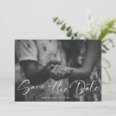 Elegant Script Zwart en Wit Foto Bruiloft Save The Date (Staand voorkant)