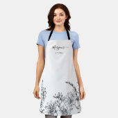 Elegant Script Zwart Wit Bloemrijke Wijn Schort (Gedragen)