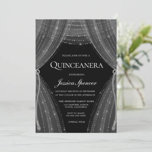 Elegant Silver Curtains Quinceanera Party Invite Kaart (Staand voorkant)