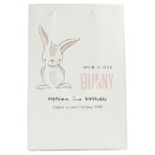Elegant Simple Cute Blush Pink Bunny Kinderen van Medium Cadeauzakje (Voorkant)