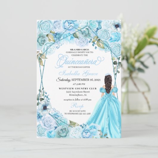 Elégant Sky Blue Floral Quinceanera Invitation (Debout devant)