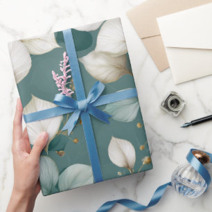 Elegant Smaragdblad Wit Bloemmotief Cadeaupapier