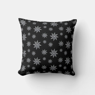 Elegant Snowflake Pattern op Black Kussen