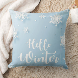 Elegant Snowflake Pillow in Soft Blue Kussen