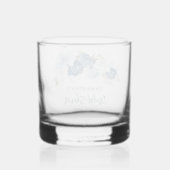 Elegant stoffig blauwe bloemrijke script bruiloft whisky glas (Achterkant)