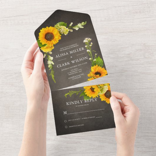 Elegant Sunflower op Rustic Chalkboard Wedding All In One Uitnodiging (Afscheurbaar)