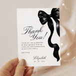 Élégant Sweet 16 Black Bow Carte de remerciements<br><div class="desc">Express votre gratitude dans le style avec cette Elegant Sweet 16 Carte de remerciements. Doté d'un arc noir audacieux et d'une typographie moderne,  c'est la meilleure façon de remercier vos invités après une fête d'anniversaire mémorable.</div>