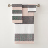 Elegant Tartan Patroon Rood Groen Roze Bad Handdoek (Insitu)