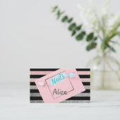 Élégant technicien carte de visite à ongles, salon (Debout devant)