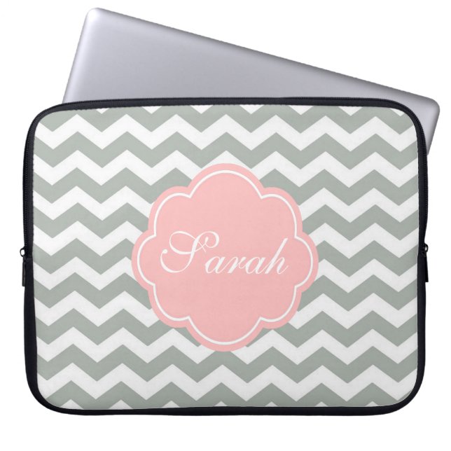 Elegant, trendy, modern grijs chevron monogram laptop sleeve (Voorkant)