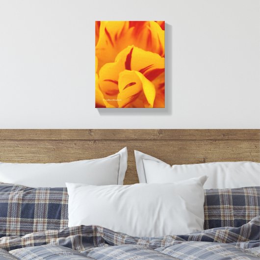 Elegant Two-Tone Red Gold Monsella Tulip Canvas Afdruk (Insitu (Slaapkamer))