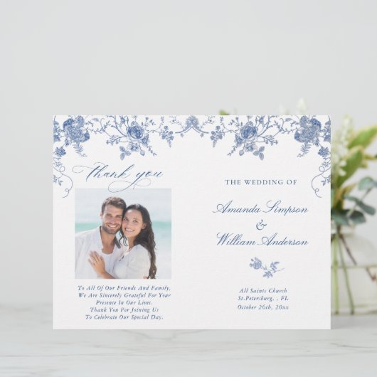 Élégant Victorian Blue Floral Wedding Programme (Debout devant)