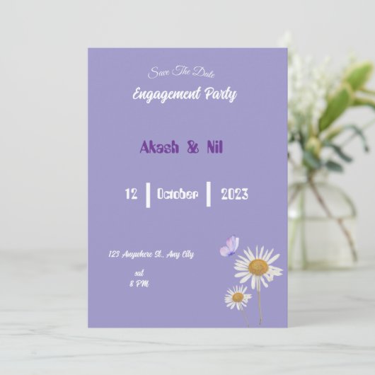 Élégant Violet Floral Engagement Party Invitation (Debout devant)