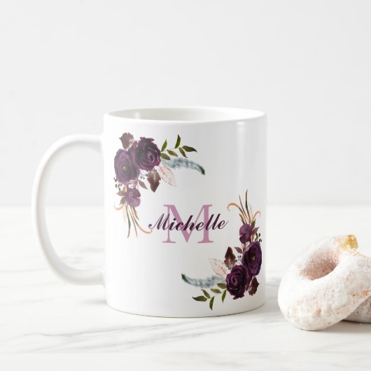 Élégant violet Rose Nom floral Monogramme Mug (Avec donut)