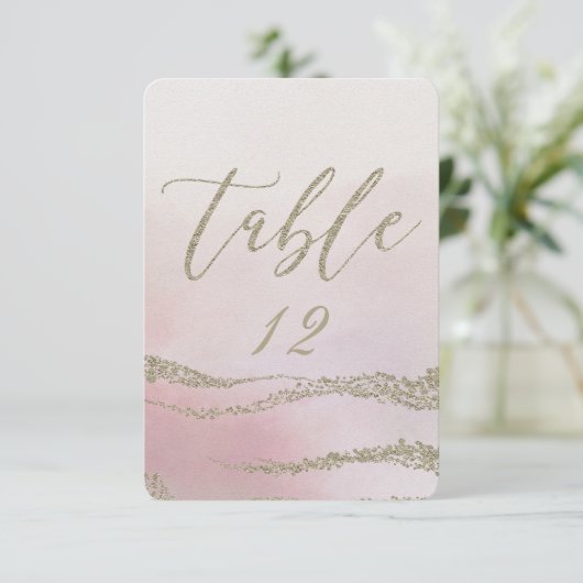 Elegant Waterverf in Blush Wedding Table Number Kaart (Staand voorkant)