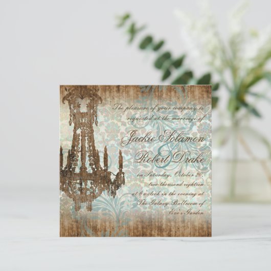 Elegant Wedding Invitation Chandelier Wood Kaart (Staand voorkant)