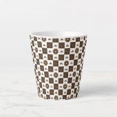 Elegant White en Brown Checkered Pattern Latte Mok (Voorkant)